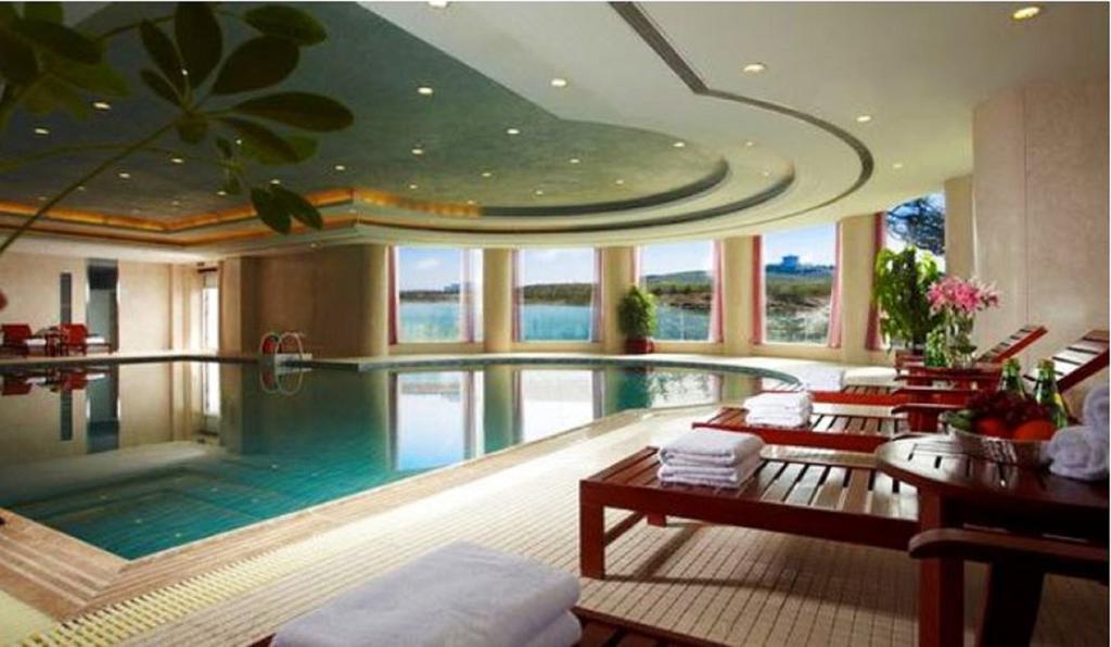 New Century Fengming Resort Zaozhuang Зручності фото